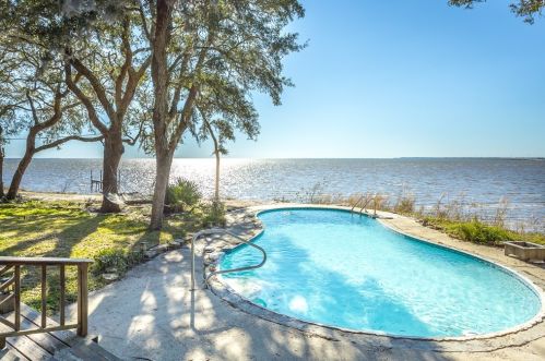 47 Bayshore Dr, Saint George Island, FL 32328-3212