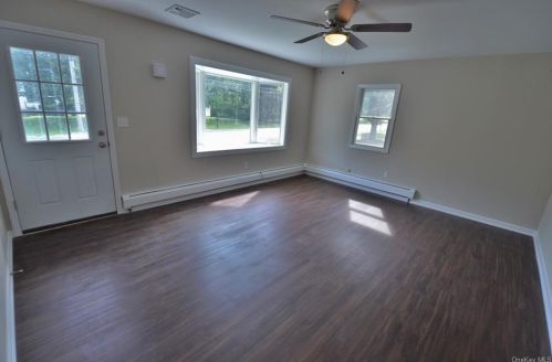 134 Main St, Florida, NY 10921-1101