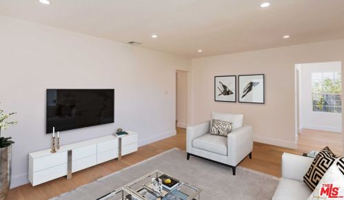 5143 Newcastle Ave, Van Nuys CA  91316-3512 exterior