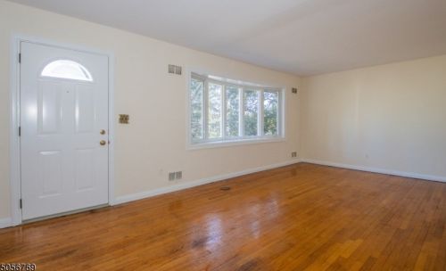 668 Long Hill Rd, Little Falls NJ  07424-2047 exterior