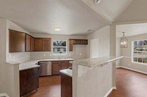 2004 Cedar Crest Blvd, Dallas TX 75203-4316 exterior