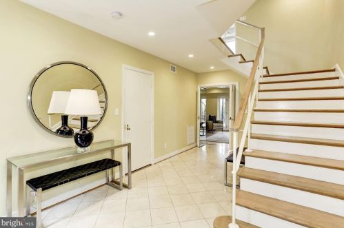 3604 Prospect St, Washington, DC 20007-2633