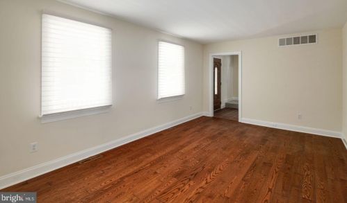 802 3rd St, Riverton, NJ 08077-1139