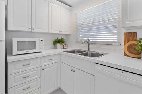 617 Charlemagne Blvd, Naples FL  34112-7048 exterior