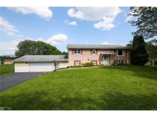 8172 Sharon Dr, Slatington, PA 18080-3414