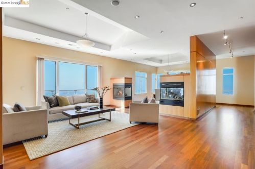 13349 Campus Dr, Oakland CA  94619-3709 exterior