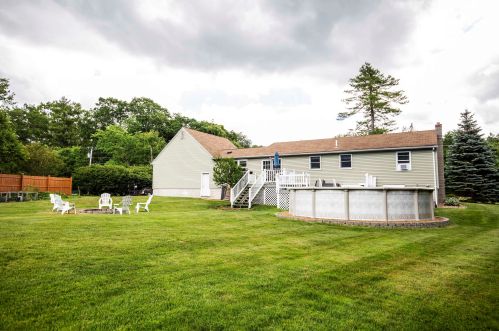 7 Olesen Rd, Derry NH 03038-4847 exterior