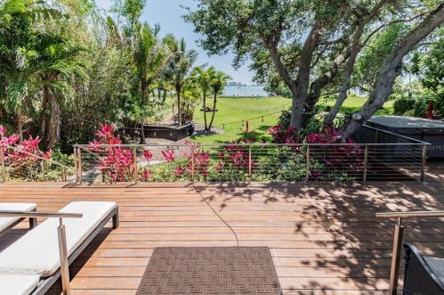 5148 31st Ave, Saint Petersburg FL  33707-5600 exterior