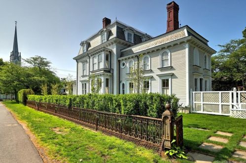 658 Pequot Ave, Southport CT  06890-1328 exterior
