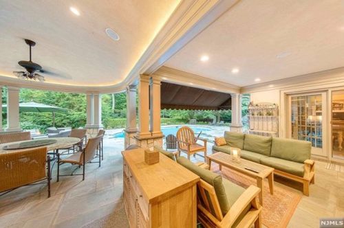 878 Seneca Rd, Franklin Lakes NJ  07417-2825 exterior