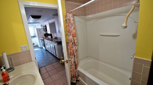 17 Shr Dr, Raymond NH 03077-1313 exterior