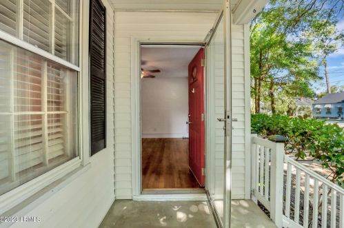 2704 Oaklawn St, Beaufort SC  29902-4335 exterior