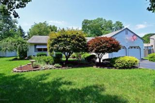 15 Rozbern Dr, Tinton Falls, NJ 07724-9614