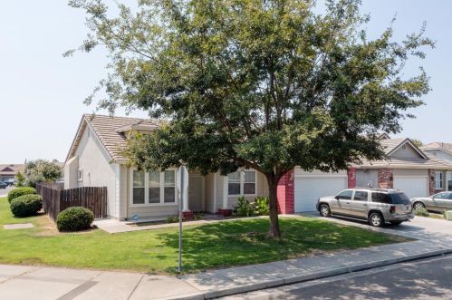 1429 Emerald Dr, Livingston CA  95334-9490 exterior