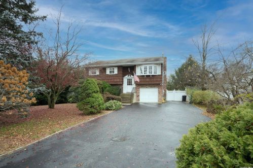 1028 Pulaski Rd, Elwood, NY 11731-1934