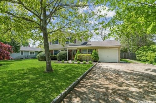 37 Segatogue Ln, South Setauket, NY 11720-1232
