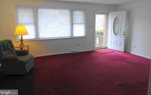 2216 Downing Ln, Wilmington, DE 19804-3612