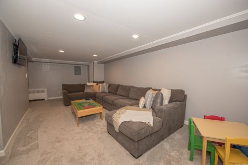 1051 Hamilton Ave, North Lindenhurst NY  11757-2130 exterior