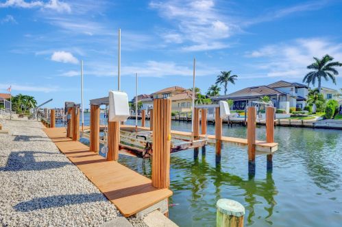 625 Dorando Ct, Marco Island FL  34145-1911 exterior