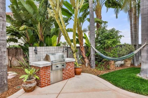 1456 Sapphire Dr, Carlsbad CA 92011-1200 exterior