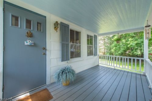 10 Bodnar St, Bernardsville, NJ 07924-1860