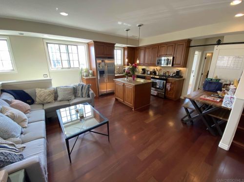 1929 Felspar St, San Diego, CA 92109-3521