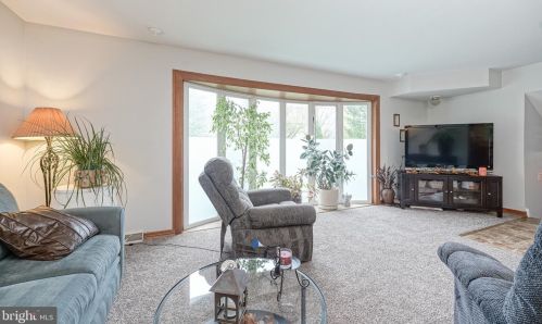 318 White Birch Dr, Riverton NJ  08077-4396 exterior