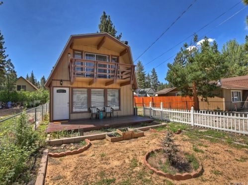 1028 Aeroplane Blvd, Big Bear City, CA 92314-9586