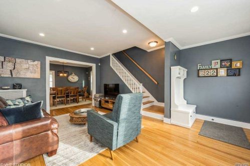22505 95th Ave, Floral Park, NY 11001-3808