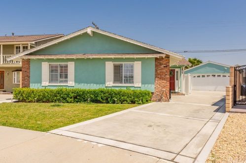 377 244th St, Long Beach, CA 90745-6401