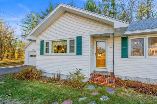 32 Benning St, Salem, NH 03079-4508