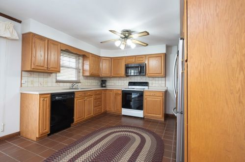 237 Mclaughlin Dr, New Kensington, PA 15068-4939