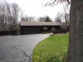 272 High St, Mecca, OH 44410-1447