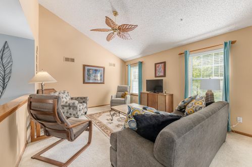 363 State St, Dousman, WI 53118-9343