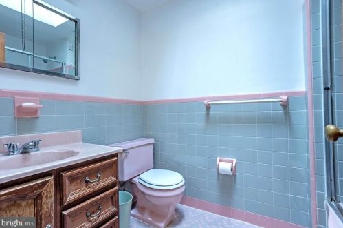 8932 Fairfield St, Philadelphia PA 19152-3405 exterior