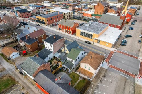 403 3 St, Aurora IN 47001-1311 exterior