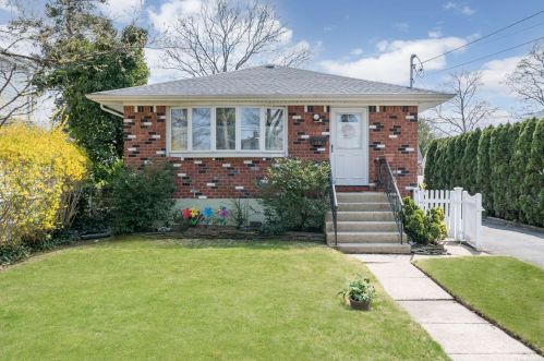 60 Broadway, New Hyde Park, NY 11040-5138