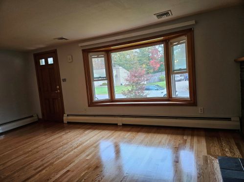6 Gln Denin Dr, Salem NH  03079-2302 exterior