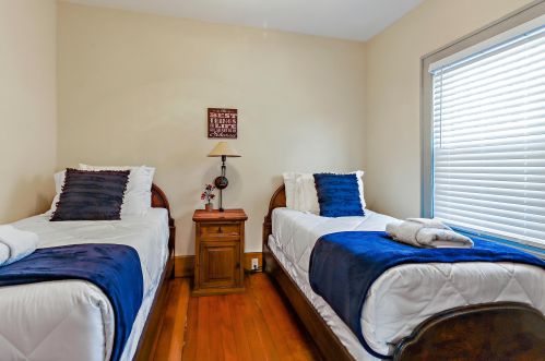 1329 Dodge St, Lake Geneva WI  53147-1309 exterior