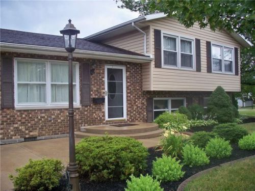 705 Arrowhead Dr, Sidney, OH 45365-1805