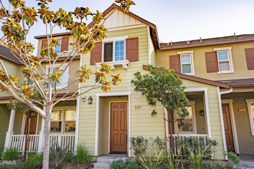 628 Green River St, Oxnard CA  93036-5318 exterior