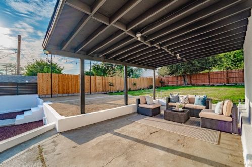 137 Altadena Dr, Altadena CA  91001-5104 exterior