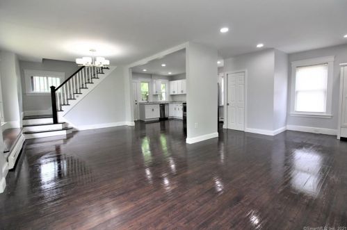 579 Cooke St, Waterbury CT  06710-1424 exterior