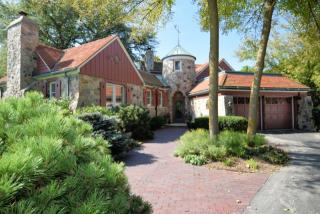 19605 Davidson Rd, Brookfield, WI 53045-3540