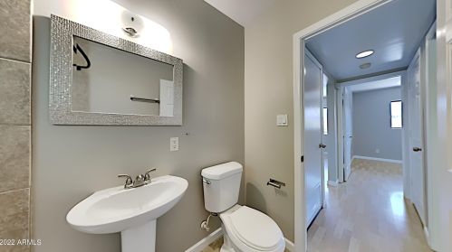 310 Earll Dr, Phoenix AZ  85013-4314 exterior