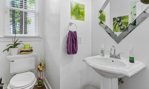 121 Bartram Dr, Beaufort SC  29902-5700 exterior