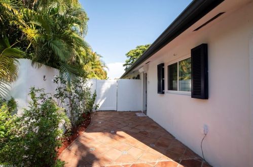 80 Cypress Point Dr, Naples FL  34105-6311 exterior