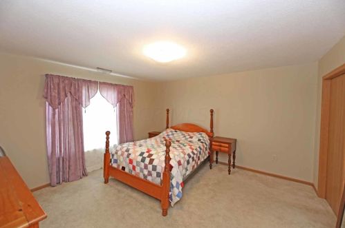 23 Woodberry Dr, Mount Vernon OH  43050-9032 exterior