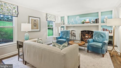 810 Hickory Vale Ln, Great Falls VA  22066-2810 exterior