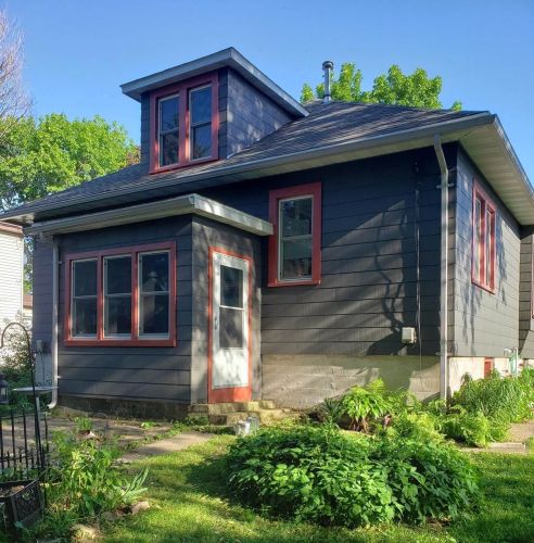 220 Merrimac St, Dodgeville WI  53533-1520 exterior